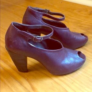 Coclico Paili pump size 5 purple leather peep toe